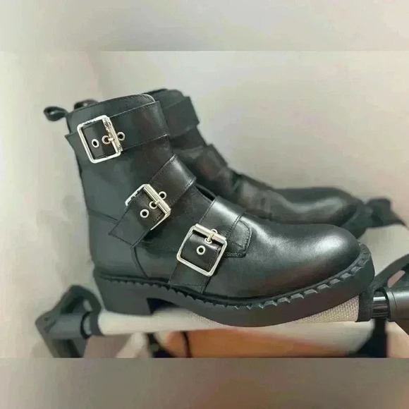 Steve Madden Arlette Triple Buckle Black Leather Combat Boot. Size 9.5 NWOB - Picture 4 of 7